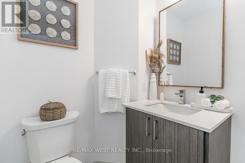 212 - 1 Hume Street, Collingwood, ON - Indoor Photo Showing Bathroom