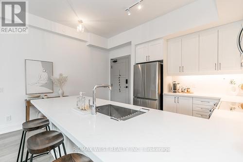 212 - 1 Hume Street, Collingwood, ON - Indoor Photo Showing Kitchen