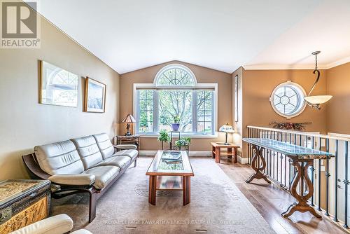 3 Midland Drive, Kawartha Lakes, ON - Indoor Photo Showing Living Room