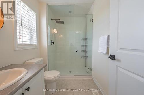 794 Broadway Boulevard, Peterborough, ON - Indoor Photo Showing Bathroom