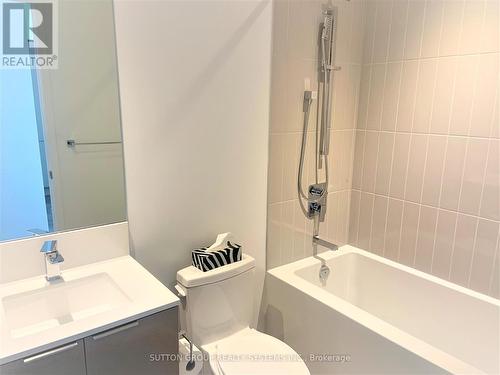 1502 - 3900 Confederation Parkway, Mississauga, ON - Indoor Photo Showing Bathroom