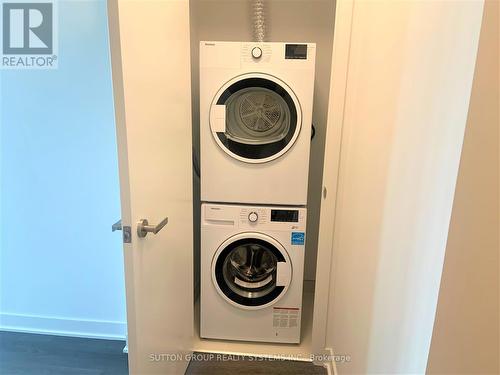 1502 - 3900 Confederation Parkway, Mississauga, ON - Indoor Photo Showing Laundry Room