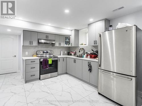 24 Mellowood Avenue, Brampton, ON - Indoor Photo Showing Kitchen