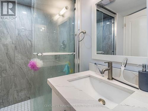 24 Mellowood Avenue, Brampton, ON - Indoor Photo Showing Bathroom