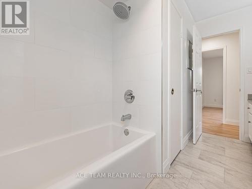 2167 Margot Street, Oakville, ON - Indoor Photo Showing Bathroom