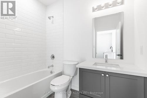 115 - 470 Dundas Street E, Hamilton, ON - Indoor Photo Showing Bathroom