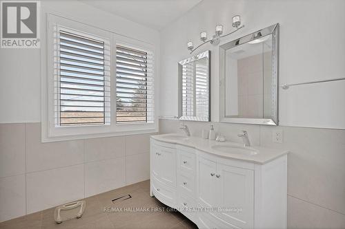 16585 Jane Street, King, ON - Indoor Photo Showing Bathroom