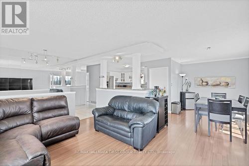 16585 Jane Street, King, ON - Indoor Photo Showing Living Room