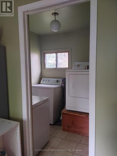 2100 Killarney Beach Road, Innisfil, ON - Indoor Photo Showing Laundry Room