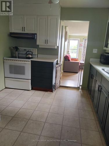 2100 Killarney Beach Road, Innisfil, ON - Indoor Photo Showing Kitchen