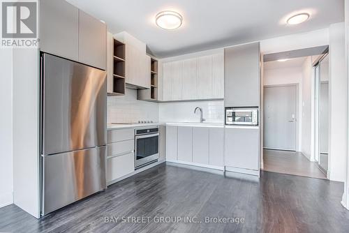 517 - 396 Highway 7 E, Richmond Hill, ON - Indoor Photo Showing Kitchen With Stainless Steel Kitchen