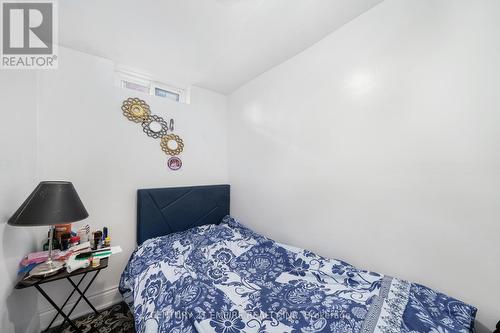 34 Lamp Crescent, Vaughan, ON - Indoor Photo Showing Bedroom