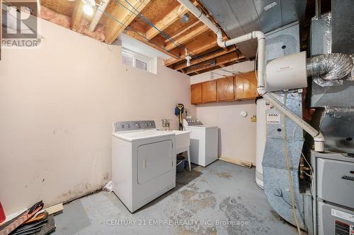 34 Lamp Crescent, Vaughan, ON - Indoor Photo Showing Laundry Room