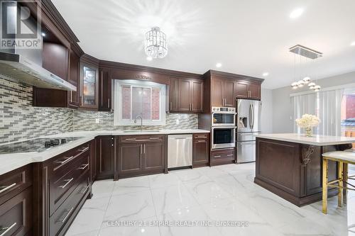 34 Lamp Crescent, Vaughan, ON - Indoor Photo Showing Kitchen With Upgraded Kitchen