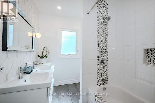 4 Lowrie Lane, Guelph/Eramosa, ON - Indoor Photo Showing Bathroom