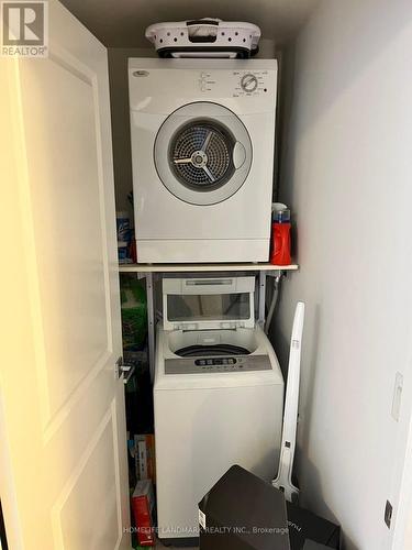 907 - 85 North Park Road, Vaughan, ON - Indoor Photo Showing Laundry Room