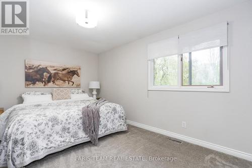 2904 20Th Side Road, New Tecumseth, ON - Indoor Photo Showing Bedroom