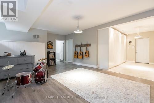 2904 20Th Side Road, New Tecumseth, ON - Indoor Photo Showing Other Room