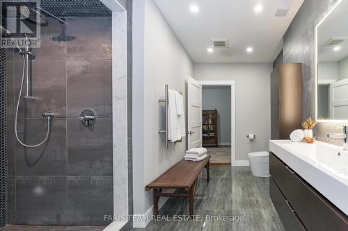 2904 20Th Side Road, New Tecumseth, ON - Indoor Photo Showing Bathroom