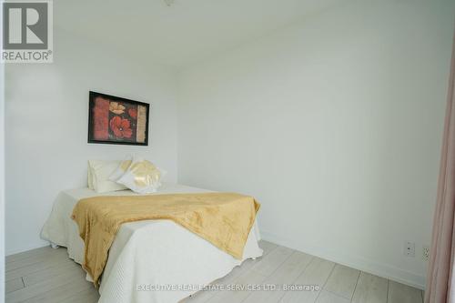 612 - 950 Portage Parkway, Vaughan, ON - Indoor Photo Showing Bedroom