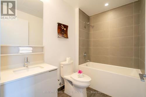 612 - 950 Portage Parkway, Vaughan, ON - Indoor Photo Showing Bathroom