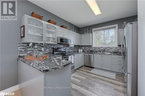 4657 Orkney Beach Road, Ramara, ON - Indoor Photo Showing Kitchen With Upgraded Kitchen