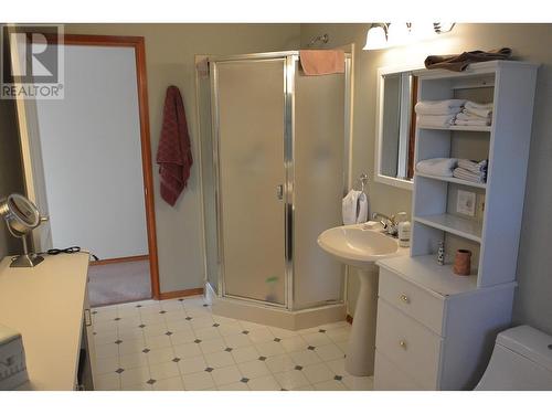 516 Dennis Road, Quesnel, BC - Indoor Photo Showing Bathroom