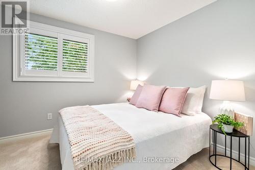 717 Downview Crescent, Oshawa, ON - Indoor Photo Showing Bedroom