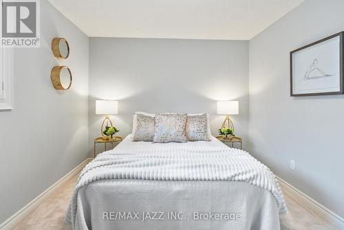 717 Downview Crescent, Oshawa, ON - Indoor Photo Showing Bedroom