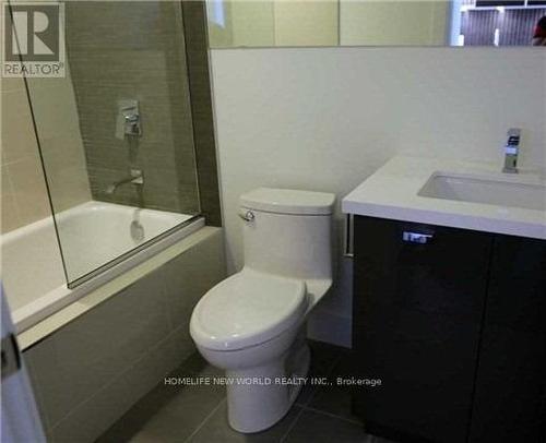 411 - 32 Davenport Road, Toronto, ON - Indoor Photo Showing Bathroom