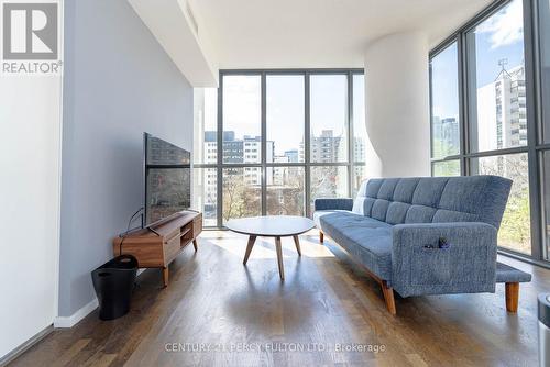 504 - 101 Charles Street, Toronto, ON - Indoor Photo Showing Living Room