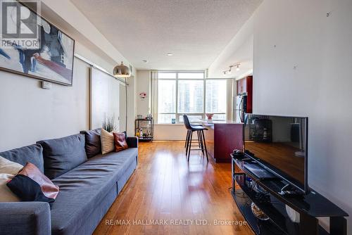 3204 - 55 Bremner Boulevard, Toronto, ON - Indoor Photo Showing Living Room