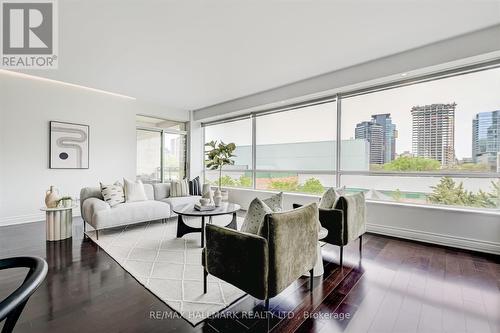 407 - 77 Avenue Road, Toronto, ON - Indoor Photo Showing Living Room