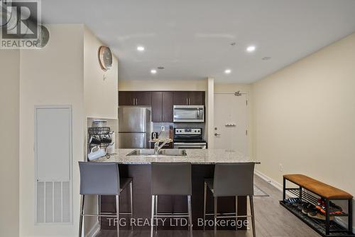 318 - 1410 Dupont Street, Toronto, ON - Indoor Photo Showing Kitchen With Upgraded Kitchen