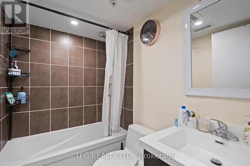 318 - 1410 Dupont Street, Toronto, ON - Indoor Photo Showing Bathroom