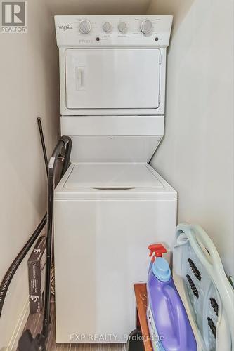 611 - 22 East Haven Drive, Toronto, ON - Indoor Photo Showing Laundry Room