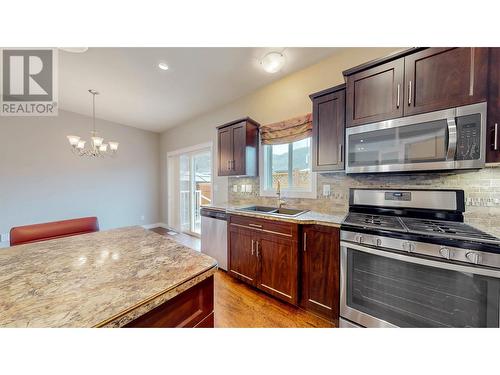 8300 Gallagher Lake Frontage Road Unit# 89, Oliver, BC - Indoor Photo Showing Kitchen With Double Sink