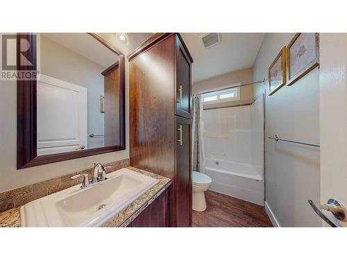 8300 Gallagher Lake Frontage Road Unit# 89, Oliver, BC - Indoor Photo Showing Bathroom
