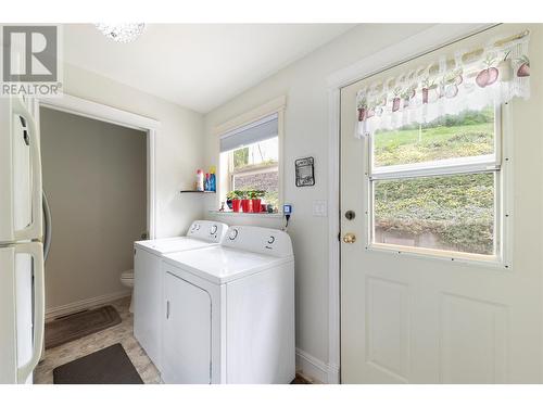 5582 Hartnell Road, Vernon, BC - Indoor Photo Showing Laundry Room