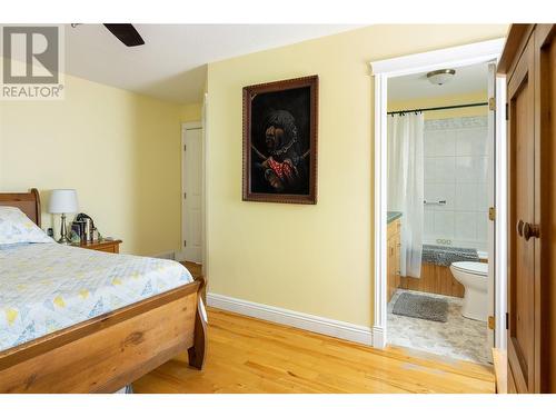 5582 Hartnell Road, Vernon, BC - Indoor Photo Showing Bedroom
