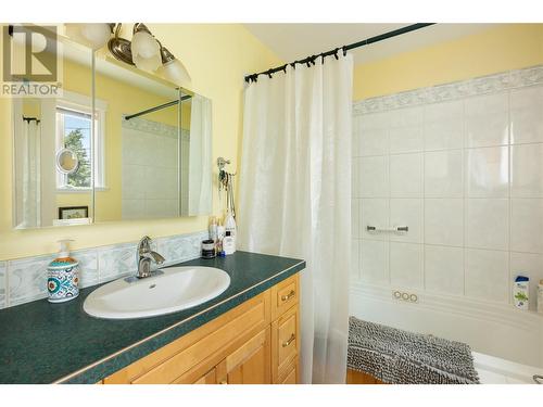5582 Hartnell Road, Vernon, BC - Indoor Photo Showing Bathroom