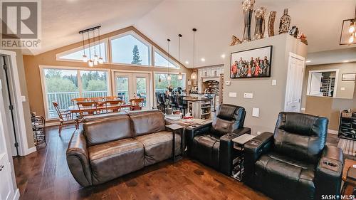 201 Lakeview Drive, Crystal Lake, SK - Indoor Photo Showing Living Room