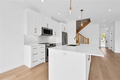 27 Kingfisher Drive, Hamilton, ON - Indoor Photo Showing Kitchen With Upgraded Kitchen