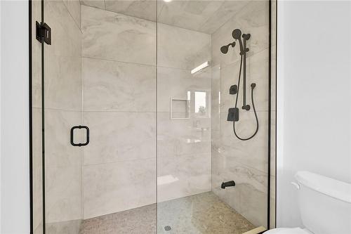 27 Kingfisher Drive, Hamilton, ON - Indoor Photo Showing Bathroom