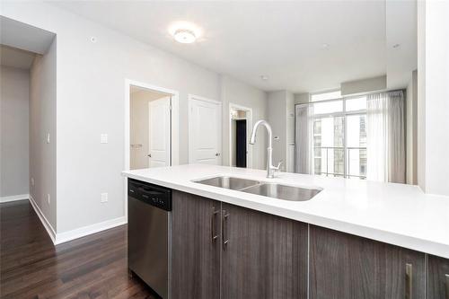 85 Robinson Street|Unit #901, Hamilton, ON - Indoor Photo Showing Kitchen With Double Sink With Upgraded Kitchen