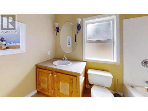 100 Ross Street, Lillooet, BC - Indoor Photo Showing Bathroom
