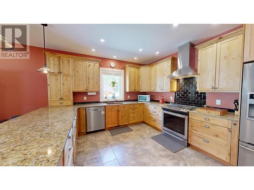 2475 Colin  Crescent, Trail, BC - Indoor Photo Showing Kitchen