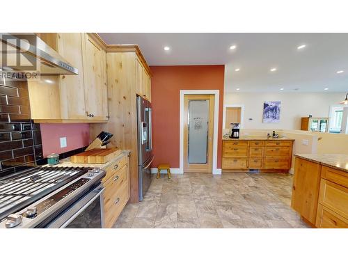 2475 Colin  Crescent, Trail, BC - Indoor Photo Showing Kitchen