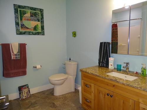 2475 Colin Crescent, Trail, BC - Indoor Photo Showing Bathroom