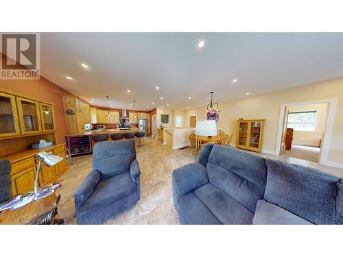 2475 Colin  Crescent, Trail, BC - Indoor Photo Showing Living Room